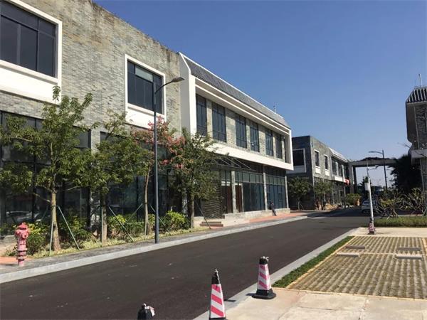 我们的新办公室,选址在岭南创意园,海珠湖湿地公园对面.